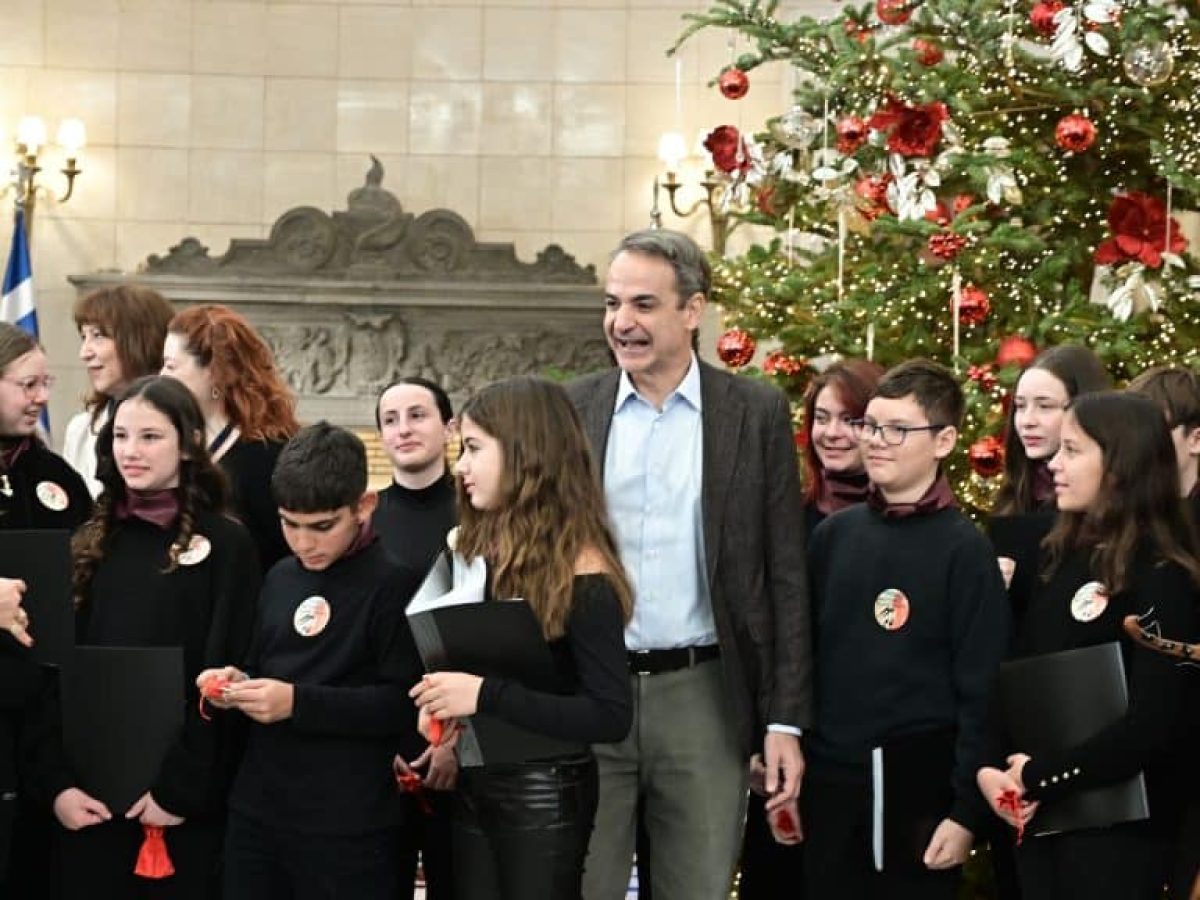 Τα χριστουγεννιάτικα κάλαντα στον Κυριάκο Μητσοτάκη – Ποιοι πήγαν στο Μέγαρο Μαξίμου