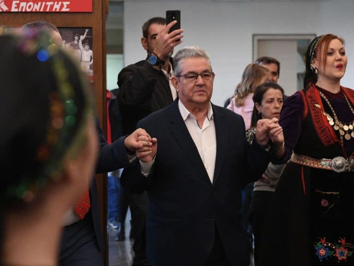 Τα κάλαντα στον Κουτσούμπα, ο… χορός και τα αγροτικά μπλόκα