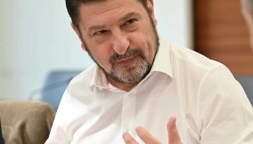 Την Δομή Αστέγων του Πειραιά επισκέφθηκε ο Νίκος Χαρδαλιάς