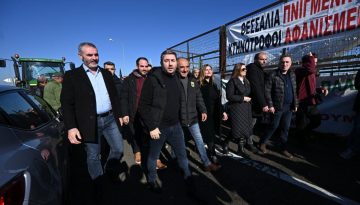 Το ΠΑΣΟΚ στέλνει τον λογαριασμό για το βέρτιγκο των Χριστουγέννων στην κυβέρνηση – Τελευταία ευκαιρία για ανάκαμψη πριν τ