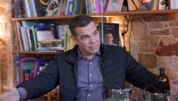 &Tau;&sigma;ί&pi;&rho;&alpha;&sigmaf;: &Omicron;&iota; &laquo;&epsilon;&rho;&alpha;&sigma;&iota;&tau;έ&chi;&nu;&epsilon;&sigmaf;&raquo; &kappa;&alpha;&iota; &omicron;&iota; &laquo;&alpha;&kappa;&alpha;&tau;ά&lambda;&lambda;&eta;&lambda;&omicron;&iota;&raquo; &pi;&omicron;&upsilon; &kappa;&upsilon;&beta;έ&rho;&nu;&eta;&sigma;&alpha;&nu; &tau;&omicron; &rsquo;15 έ&beta;&gamma;&alpha;&lambda;&alpha;&nu; &tau;&eta; &chi;ώ&rho;&alpha; &alpha;&pi;ό &tau;&eta;&nu; &kappa;&rho;ί&sigma;&eta;