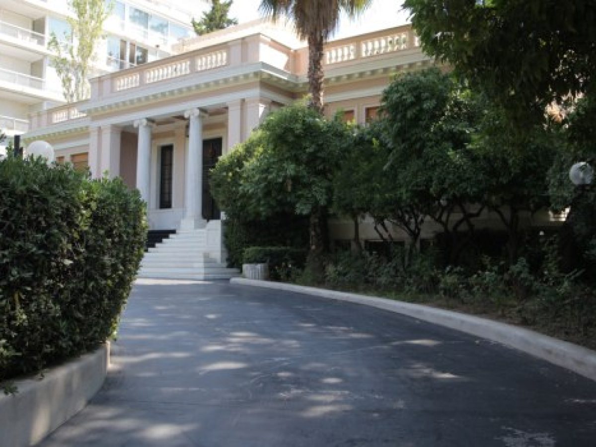 &Alpha;&gamma;&rho;ό&tau;&epsilon;&sigmaf;: &Delta;ύ&omicron; &sigma;&upsilon;&nu;&alpha;&nu;&tau;ή&sigma;&epsilon;&iota;&sigmaf; &Mu;&eta;&tau;&sigma;&omicron;&tau;ά&kappa;&eta;, &mu;&epsilon; &tau;&omicron;&upsilon;&sigmaf; &epsilon;&kappa;&pi;&rho;&omicron;&sigma;ώ&pi;&omicron;&upsilon;&sigmaf; &tau;&omega;&nu; &mu;&pi;&lambda;ό&kappa;&omega;&nu; &ndash; &Delta;&iota;&alpha;&beta;&omicron;&upsilon;&lambda;&epsilon;ύ&sigma;&epsilon;&iota;&sigmaf; &gamma;&iota;&alpha; &tau;&alpha; &delta;&iota;&alpha;&delta;&iota;&kappa;&alpha;&sigma;&tau;&iota;&kappa;ά