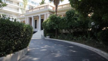 &Alpha;&gamma;&rho;ό&tau;&epsilon;&sigmaf;: &Delta;ύ&omicron; &sigma;&upsilon;&nu;&alpha;&nu;&tau;ή&sigma;&epsilon;&iota;&sigmaf; &Mu;&eta;&tau;&sigma;&omicron;&tau;ά&kappa;&eta;, &mu;&epsilon; &tau;&omicron;&upsilon;&sigmaf; &epsilon;&kappa;&pi;&rho;&omicron;&sigma;ώ&pi;&omicron;&upsilon;&sigmaf; &tau;&omega;&nu; &mu;&pi;&lambda;ό&kappa;&omega;&nu; &ndash; &Delta;&iota;&alpha;&beta;&omicron;&upsilon;&lambda;&epsilon;ύ&sigma;&epsilon;&iota;&sigmaf; &gamma;&iota;&alpha; &tau;&alpha; &delta;&iota;&alpha;&delta;&iota;&kappa;&alpha;&sigma;&tau;&iota;&kappa;ά