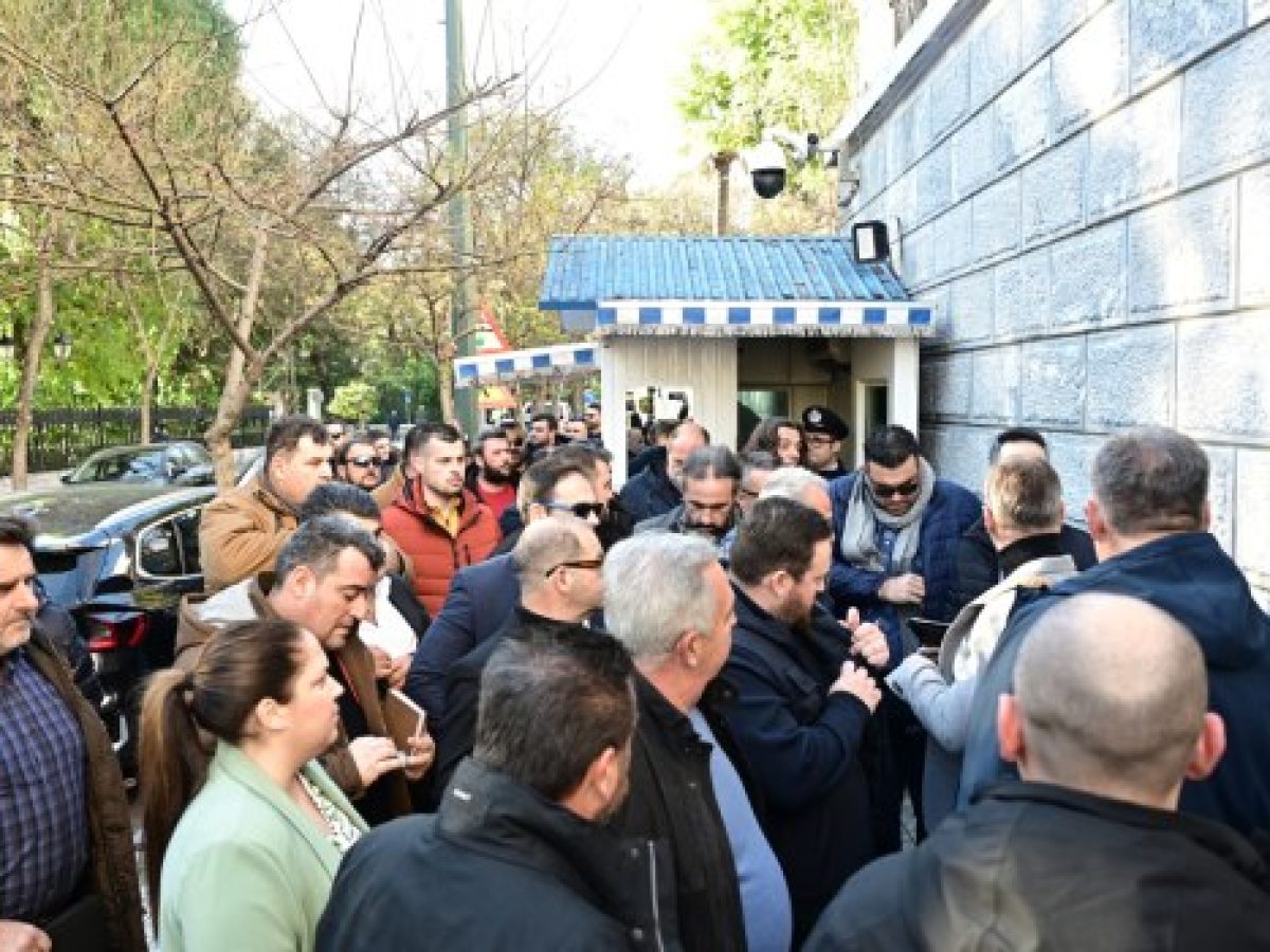 &Alpha;&gamma;&rho;ό&tau;&epsilon;&sigmaf;: &Sigma;&tau;&omicron; &Mu;&alpha;&xi;ί&mu;&omicron;&upsilon; &eta; &alpha;&nu;&tau;&iota;&pi;&rho;&omicron;&sigma;&omega;&pi;&epsilon;ί&alpha; &tau;&omega;&nu; &laquo;&pi;&rho;&omicron;&theta;ύ&mu;&omega;&nu;&raquo; &gamma;&iota;&alpha; &tau;&eta; &sigma;&upsilon;&nu;ά&nu;&tau;&eta;&sigma;&eta; &mu;&epsilon; &Mu;&eta;&tau;&sigma;&omicron;&tau;ά&kappa;&eta; &ndash; &Sigma;&upsilon;&nu;&epsilon;&delta;&rho;&iota;ά&zeta;&epsilon;&iota; &alpha;ύ&rho;&iota;&omicron; &gamma;&iota;&alpha; &kappa;&lambda;&iota;&mu;ά&kappa;&omega;&sigma;&eta; &eta; &Pi;&alpha;&nu;