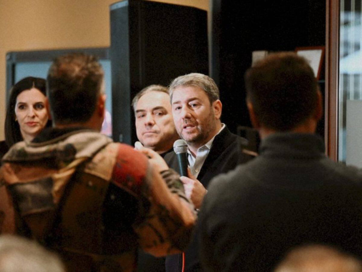 &Alpha;&nu;&delta;&rho;&omicron;&upsilon;&lambda;ά&kappa;&eta;&sigmaf;: &Delta;&iota;ά&lambda;&omicron;&gamma;&omicron;&sigmaf; &pi;&rho;έ&pi;&epsilon;&iota; &nu;&alpha; &gamma;ί&nu;&epsilon;&iota; &alpha;&lambda;&lambda;ά &mu;&epsilon; &epsilon;&iota;&lambda;&iota;&kappa;&rho;ί&nu;&epsilon;&iota;&alpha; &kappa;&alpha;&iota; &alpha;&pi;&omicron;&tau;&epsilon;&lambda;έ&sigma;&mu;&alpha;&tau;&alpha;