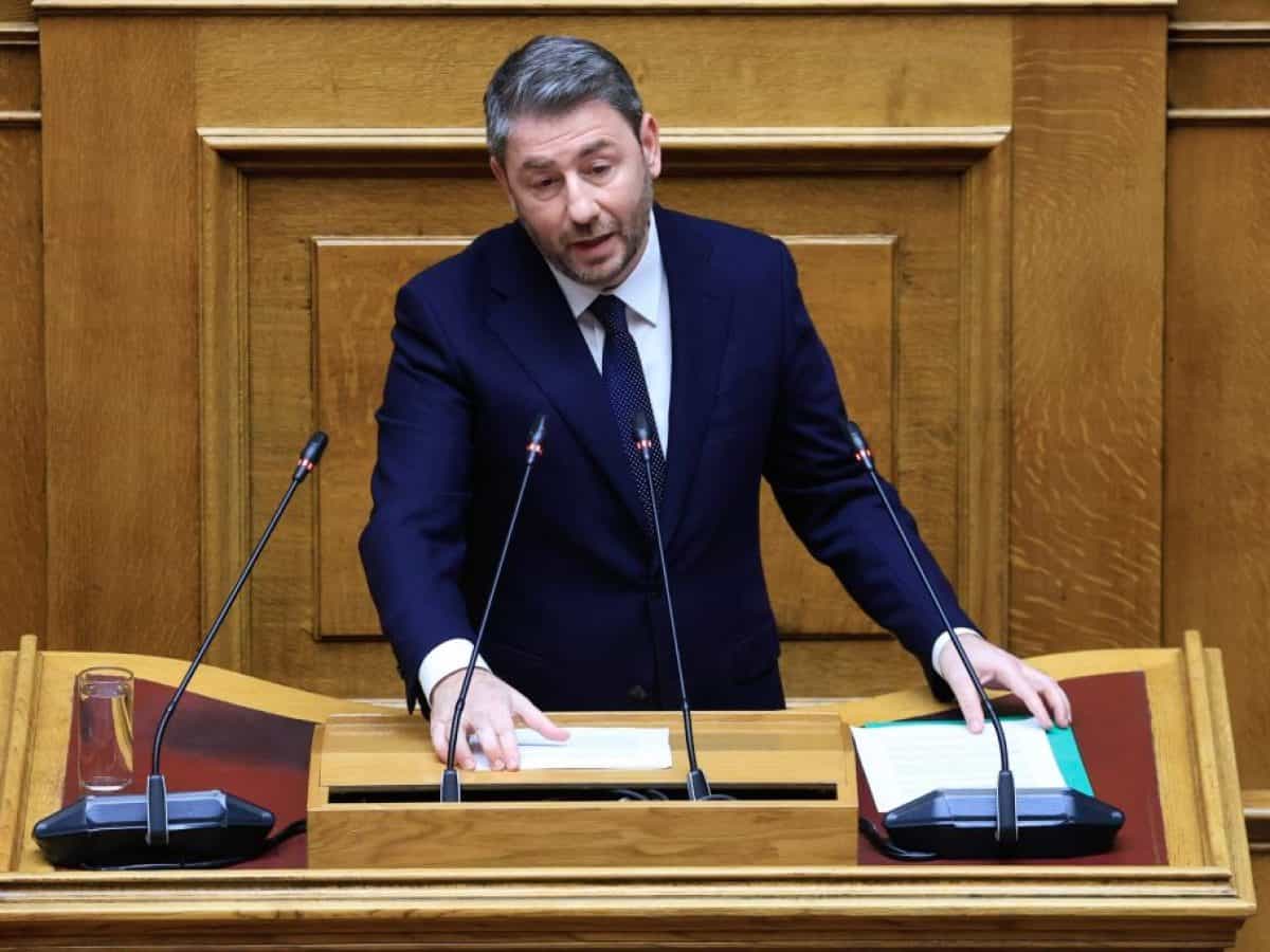 &Alpha;&nu;&delta;&rho;&omicron;&upsilon;&lambda;ά&kappa;&eta;&sigmaf;: &laquo;Ή &delta;ί&nu;&epsilon;&tau;&epsilon; &lambda;ύ&sigma;&epsilon;&iota;&sigmaf; ή &epsilon;ί&sigma;&tau;&epsilon; &alpha;&pi;&omicron;&lambda;ύ&tau;&omega;&sigmaf; &upsilon;&pi;&epsilon;ύ&theta;&upsilon;&nu;&omicron;&iota; &gamma;&iota;&alpha; &tau;&eta;&nu; &kappa;&alpha;&tau;&alpha;&sigma;&tau;&rho;&omicron;&phi;ή &tau;&omicron;&upsilon; &pi;&rho;&omega;&tau;&omicron;&gamma;&epsilon;&nu;&omicron;ύ&sigmaf; &tau;&omicron;&mu;έ&alpha;&raquo;