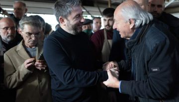 &Alpha;&nu;&delta;&rho;&omicron;&upsilon;&lambda;ά&kappa;&eta;&sigmaf;: &laquo;&Kappa;&alpha;&lambda;ώ ό&lambda;&epsilon;&sigmaf; &tau;&iota;&sigmaf; &delta;&eta;&mu;&omicron;&kappa;&rho;&alpha;&tau;&iota;&kappa;έ&sigmaf; &pi;&rho;&omicron;&omicron;&delta;&epsilon;&upsilon;&tau;&iota;&kappa;έ&sigmaf; &delta;&upsilon;&nu;ά&mu;&epsilon;&iota;&sigmaf;&raquo;