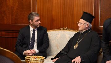 &Alpha;&nu;&delta;&rho;&omicron;&upsilon;&lambda;ά&kappa;&eta;&sigmaf;: &laquo;&Kappa;ά&theta;&epsilon; &sigma;&upsilon;&nu;ά&nu;&tau;&eta;&sigma;&eta; &mu;&epsilon; &tau;&omicron;&nu; &Omicron;&iota;&kappa;&omicron;&upsilon;&mu;&epsilon;&nu;&iota;&kappa;ό &Pi;&alpha;&tau;&rho;&iota;ά&rho;&chi;&eta; &epsilon;ί&nu;&alpha;&iota; &mu;ά&theta;&eta;&mu;&alpha; &alpha;&nu;&theta;&rho;&omega;&pi;&iota;ά&sigmaf;&raquo;