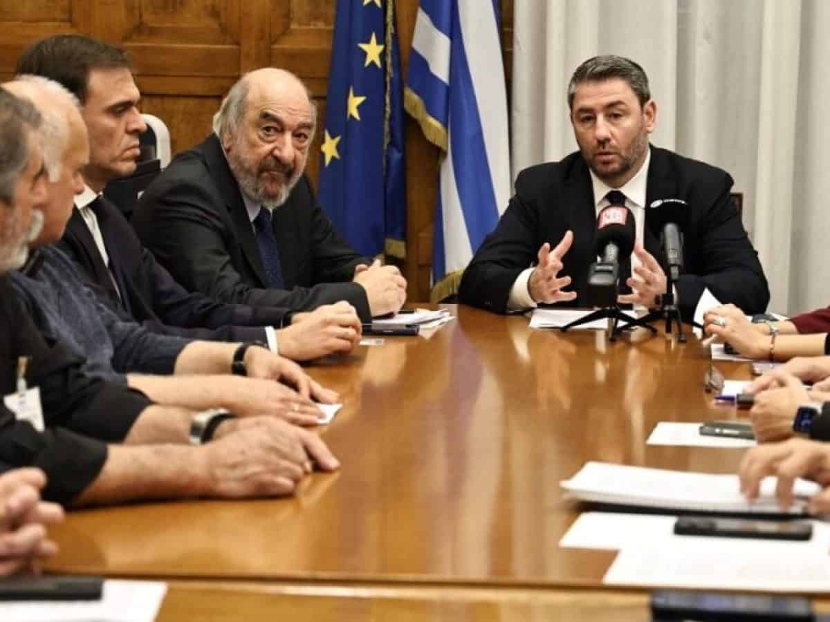 &Alpha;&nu;&delta;&rho;&omicron;&upsilon;&lambda;ά&kappa;&eta;&sigmaf;: &Omicron; &Mu;&eta;&tau;&sigma;&omicron;&tau;ά&kappa;&eta;&sigmaf; &epsilon;&pi;&epsilon;&nu;&delta;ύ&epsilon;&iota; &sigma;&tau;&eta;&nu; &pi;ό&lambda;&omega;&sigma;&eta; &alpha;&nu;&tau;ί &nu;&alpha; &delta;ώ&sigma;&epsilon;&iota; &lambda;ύ&sigma;&epsilon;&iota;&sigmaf;