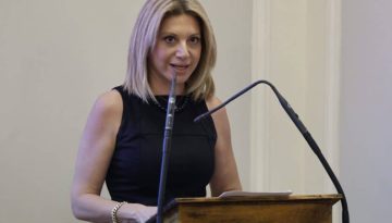 &Alpha;&pi;ό &tau;&eta; &laquo;&Mu;&alpha;&rho;ί&alpha; &tau;&omega;&nu; &Tau;&epsilon;&mu;&pi;ώ&nu;&raquo; &sigma;&tau;&omicron; &laquo;&kappa;ό&mu;&mu;&alpha; &Kappa;&alpha;&rho;&upsilon;&sigma;&tau;&iota;&alpha;&nu;&omicron;ύ&raquo;: &Tau;&omicron; &Mu;&alpha;&xi;ί&mu;&omicron;&upsilon; &alpha;&rho;&chi;ί&zeta;&epsilon;&iota; &epsilon;&pi;&iota;&theta;έ&sigma;&epsilon;&iota;&sigmaf; &gamma;&iota;&alpha; &lambda;&alpha;ϊ&kappa;&iota;&sigma;&mu;ό