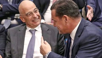 O Ά&delta;&omega;&nu;&iota;&sigmaf; &delta;&epsilon;&nu; &alpha;&phi;ή&nu;&epsilon;&iota; &sigma;&epsilon; &eta;&sigma;&upsilon;&chi;ί&alpha; &tau;&omicron;&nu; &Delta;έ&nu;&delta;&iota;&alpha;