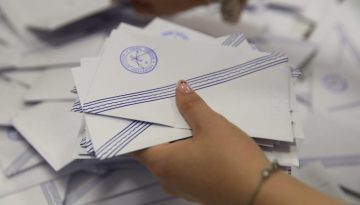 RealPolls: Στο 28% η «δεξαμενή» της Καρυστιανού, στο 16% του Τσίπρα – 2 στους 3 δεν εμπιστεύονται το πολιτικό σύστημα