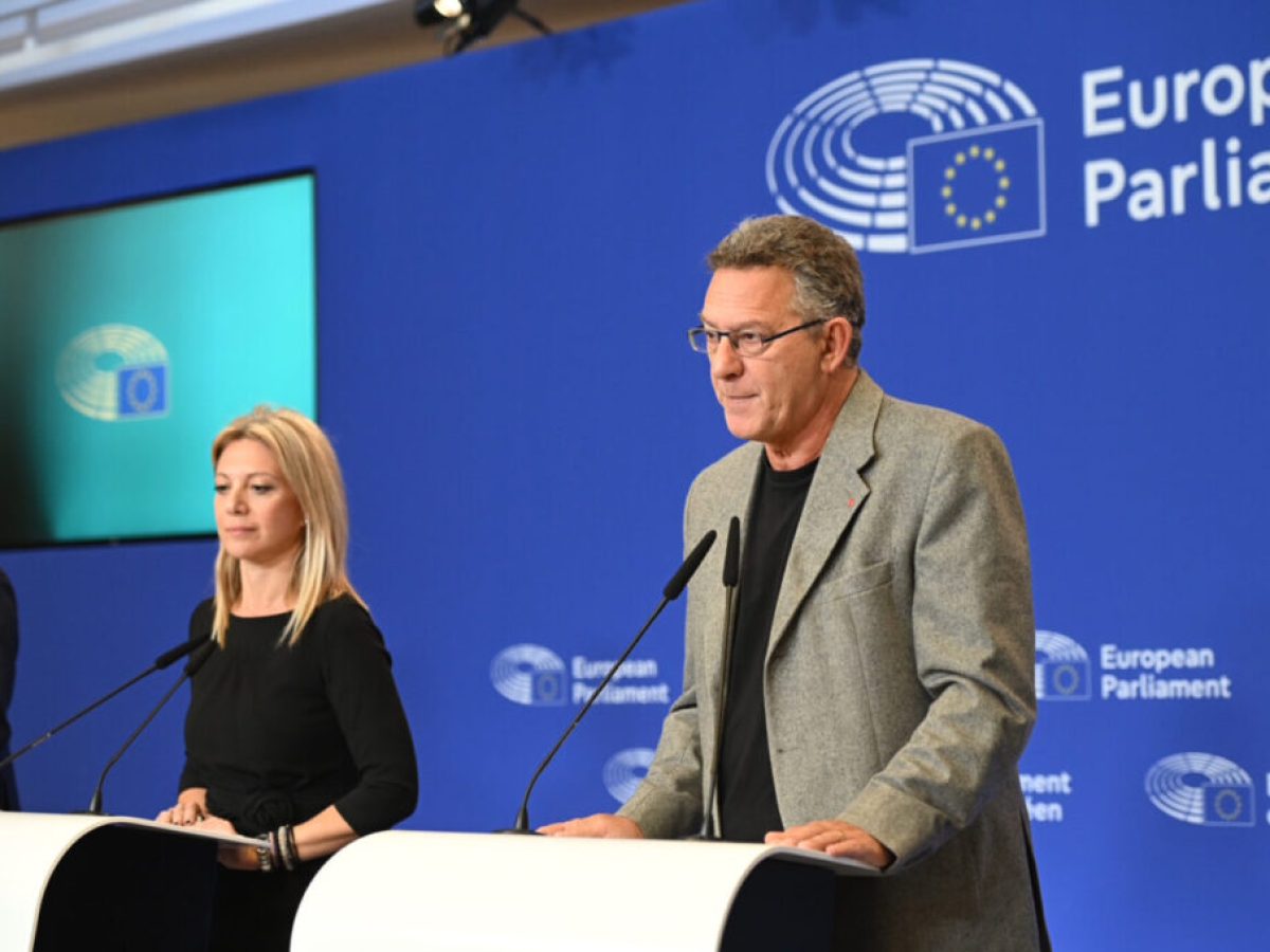 «Αυτά μόνο η ακροδεξιά!» Ο ΣΥΡΙΖΑ επιτίθεται στην Καρυστιανού για τις αμβλώσεις