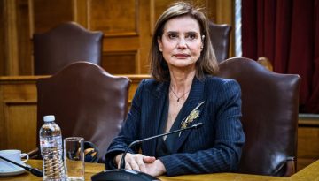 Μπατζελή στην Εξεταστική ΟΠΕΚΕΠΕ: Σε άλλη χώρα θα είχε παραιτηθεί η κυβέρνηση – η αναφορά σε «ρουσφέτια» επί Χατζηγάκη