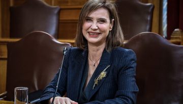 Μπατζελή στην Εξεταστική: «Σε άλλη χώρα θα είχε παραιτηθεί η κυβέρνηση» για το σκάνδαλο ΟΠΕΚΕΠΕ