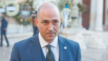 Μπογδάνος για Δένδια – Καιρίδη: «Τον κατσάδιασε για τα μάτια της Κωνσταντοπούλου»