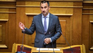 &Chi;&alpha;&rho;ί&tau;&sigma;&eta;&sigmaf;: &Mu;&alpha;&sigmaf; &zeta;&eta;&tau;&omicron;ύ&nu; &nu;&alpha; &sigma;&upsilon;&nu;&eta;&theta;ί&sigma;&omicron;&upsilon;&mu;&epsilon; &sigma;&tau;&omicron;&nu; &pi;ό&lambda;&epsilon;&mu;&omicron; &ndash; &Epsilon;&pi;&iota;&tau;&alpha;&kappa;&tau;&iota;&kappa;ή &alpha;&nu;ά&gamma;&kappa;&eta; &nu;&alpha; &pi;&omicron;ύ&mu;&epsilon; &laquo;&mu;έ&chi;&rho;&iota; &epsilon;&delta;ώ&raquo;