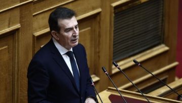 Χρυσοχοΐδης: Η τραγωδία στα Τρίκαλα μας γεμίζει θλίψη – Συλλυπητήρια στις οικογένειες