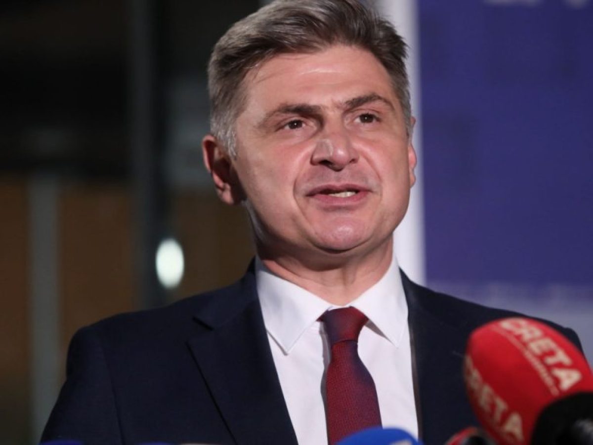 Δεν παραδίδει την έδρα ο Νίκος Φαραντούρης – «Ανήκει στους συμπολίτες μου»