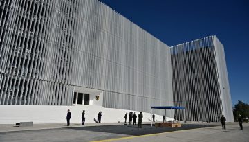 Διαψεύδουν πηγές του ΥΠΕΘΑ την δήθεν «πώληση του κτιρίου του Πολεμικού Ναυτικού στην Πλατεία Κλαυθμώνος»