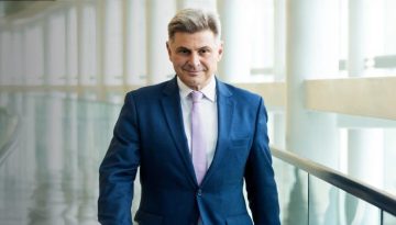 Διεγράφη ο Νίκος Φαραντούρης από τον ΣΥΡΙΖA