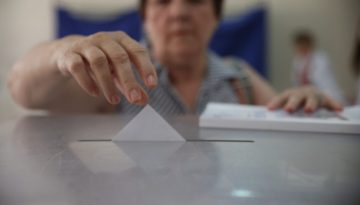 &Delta;&eta;&mu;&omicron;&sigma;&kappa;ό&pi;&eta;&sigma;&eta; Interview: &Alpha;&nu;έ&tau;&omicron;&iota;&mu;&eta; &eta; &Kappa;&alpha;&rho;&upsilon;&sigma;&tau;&iota;&alpha;&nu;&omicron;ύ &gamma;&iota;&alpha; &tau;&eta;&nu; &pi;&omicron;&lambda;&iota;&tau;&iota;&kappa;ή &ndash; &Delta;&epsilon;&nu; &alpha;&lambda;&lambda;ά&zeta;&epsilon;&iota; &tau;&omicron; &sigma;&kappa;&eta;&nu;&iota;&kappa;ό &tau;&omicron; &kappa;ό&mu;&mu;&alpha; &Tau;&sigma;ί&pi;&rho;&alpha;