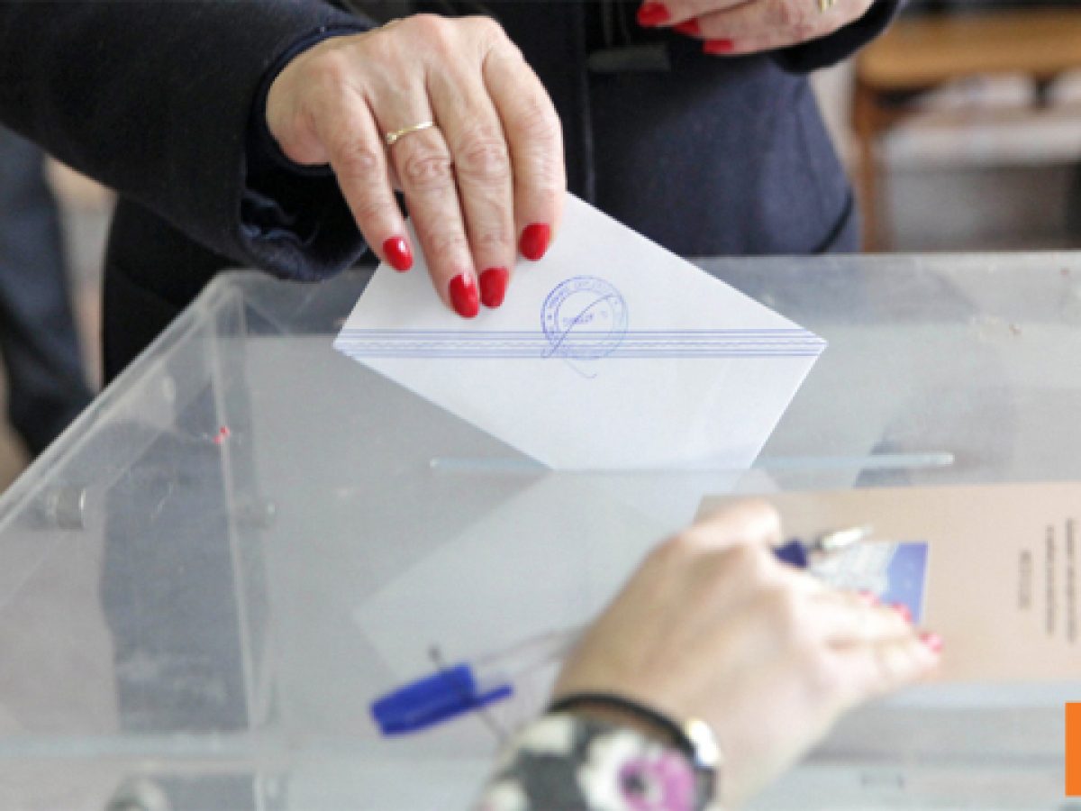 Δημοσκόπηση MRB: Ένας στους τρεις αναποφάσιστους υπέρ Καρυστιανού