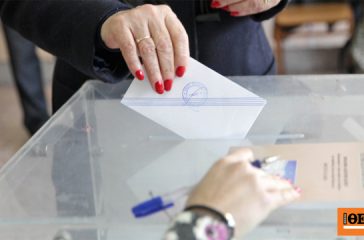 dimoskopisi-MRB-enas-stous-tris