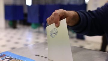 Δημοσκόπηση MRB: Στη τρίτη θέση το ΠΑΣΟΚ, πίσω από την Πλεύση Ελευθερίας