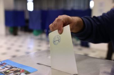 dimoskopisi-MRB-sti-triti-thesi