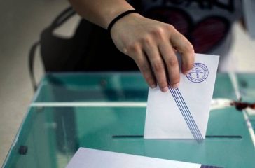 dimoskopisi-i-karistianou-anakatevi-tin