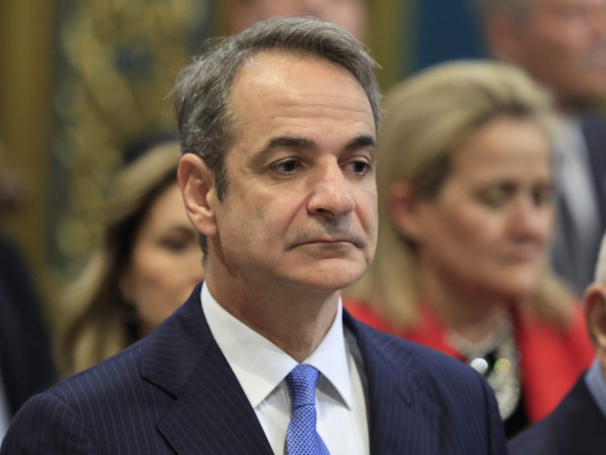 &Delta;&upsilon;&sigma;&tau;ύ&chi;&eta;&mu;&alpha; &Rho;&omicron;&upsilon;&mu;&alpha;&nu;ί&alpha; &ndash; &Mu;&eta;&tau;&sigma;&omicron;&tau;ά&kappa;&eta;&sigmaf;: &laquo;&Epsilon;ί&mu;&alpha;&iota; &beta;&alpha;&theta;&iota;ά &sigma;&upsilon;&gamma;&kappa;&lambda;&omicron;&nu;&iota;&sigma;&mu;έ&nu;&omicron;&sigmaf;&raquo; &gamma;&iota;&alpha; &tau;&omicron; &tau;&rho;&omicron;&chi;&alpha;ί&omicron; &mu;&epsilon; &tau;&omicron;&upsilon;&sigmaf; 7 &nu;&epsilon;&kappa;&rho;&omicron;ύ&sigmaf; &omicron;&pi;&alpha;&delta;&omicron;ύ&sigmaf; &tau;&omicron;&upsilon; &Pi;&Alpha;&Omicron;&Kappa;