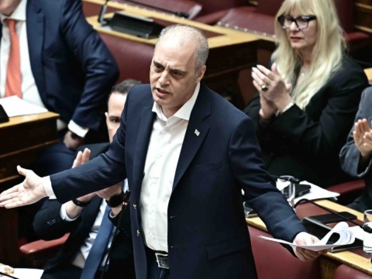 Ελληνική Λύση: Το ΠΑΣΟΚ δεν δικαιούται να μιλά για “δεκανίκια” – Θα παραμένει πάντα το κόμμα του Κου