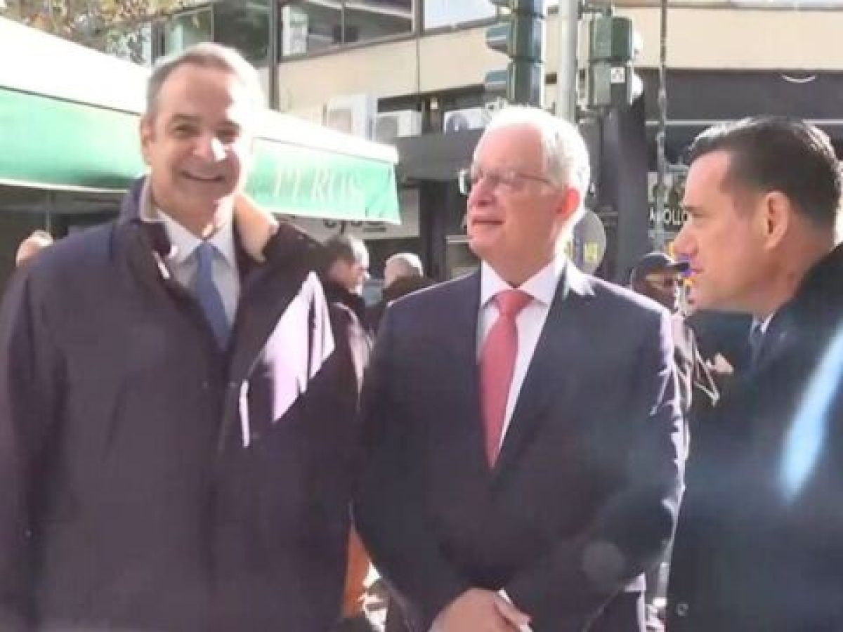 Έβγαλε είδηση ο Μητσοτάκης στον πρώτο καφέ της χρονιάς με Τασούλα: “Ο γιος μου έκανε πρόταση γάμου στη Σά