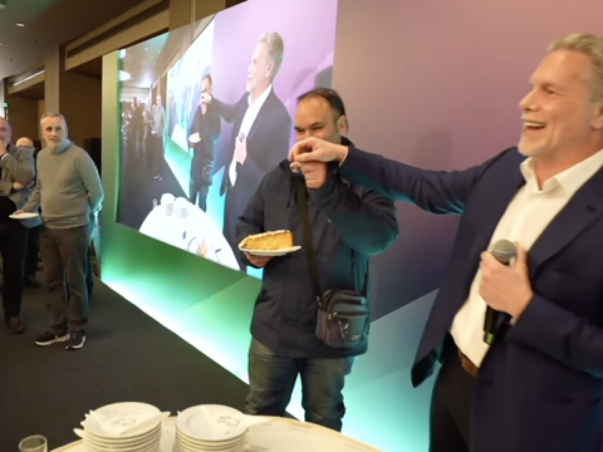 Η συνάντηση του Γερουλάνου με σεκιουριτά θαυμαστή του Ανδρέα Παπανδρέου: Η… “Πασοκάρα” και το μπρε