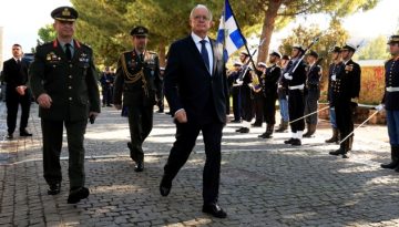 Τασούλας στο Μνημείο Ολοκαυτώματος: “Θωρακίζουμε με τη μνήμη την αποτροπή του κακού που καραδοκεί” (