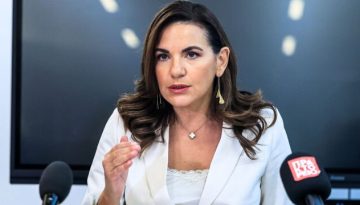 Το ταξίδι της Κεφαλογιάννη στην Ινδία, που κόστισε μόλις 3.800 ευρώ – Συνεχίζει κανονικά τη δουλειά της μετά τ