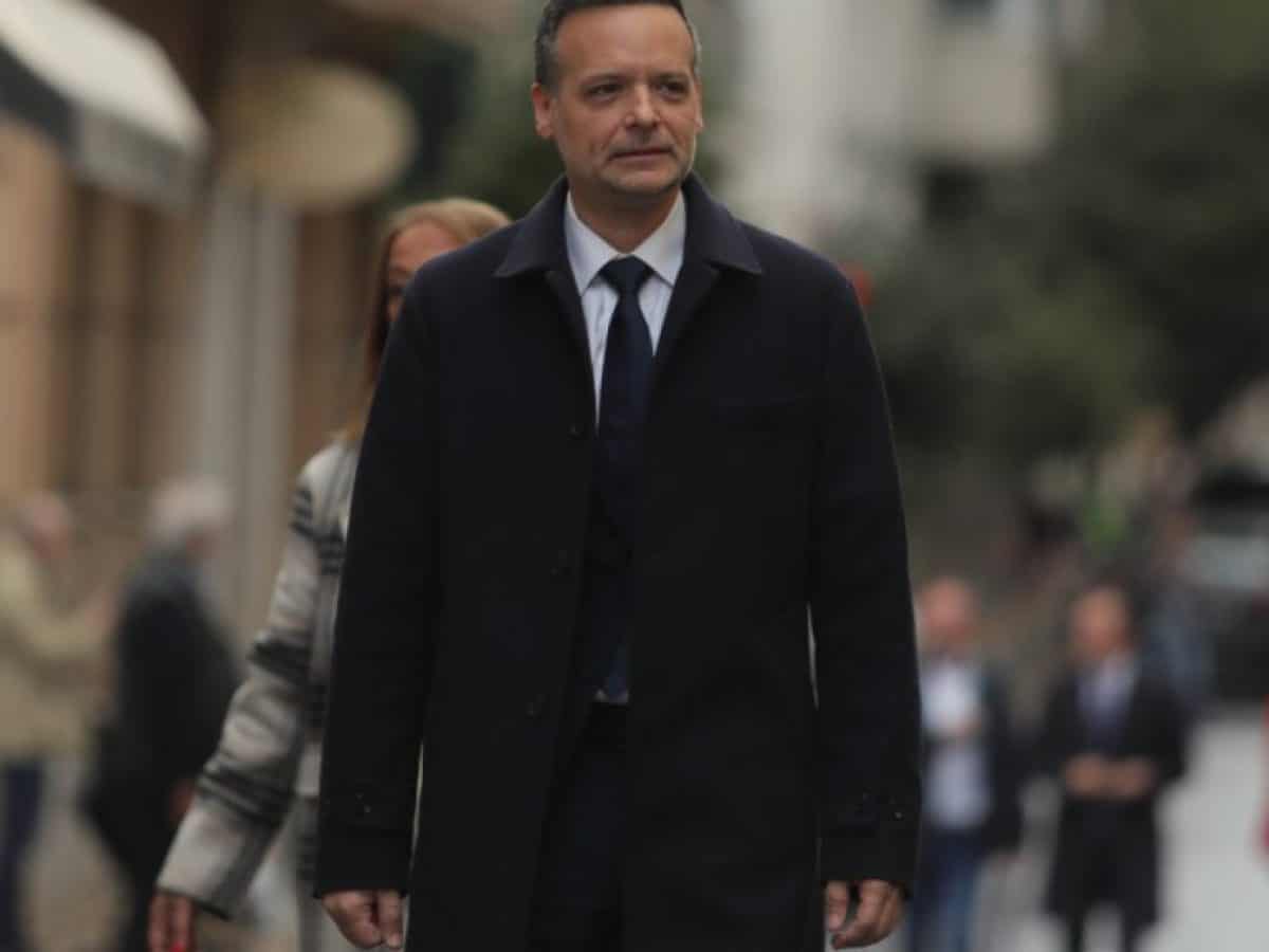 &Delta;&omicron;ύ&kappa;&alpha;&sigmaf;: &laquo;&Alpha;&pi;ό &tau;&eta; &Delta;&epsilon;&xi;&alpha;&mu;&epsilon;&nu;ή &Alpha;&theta;&eta;&nu;ώ&nu;, &mu;&epsilon;&tau;&alpha;&phi;έ&rho;&omicron;&upsilon;&mu;&epsilon; &tau;&omicron; &phi;&omega;&sigmaf; &kappa;&alpha;&iota; &tau;&eta;&nu; &epsilon;&lambda;&pi;ί&delta;&alpha; &sigma;&epsilon; &kappa;ά&theta;&epsilon; &gamma;&epsilon;&iota;&tau;&omicron;&nu;&iota;ά &tau;&eta;&sigmaf; &pi;ό&lambda;&eta;&sigmaf;&raquo;
