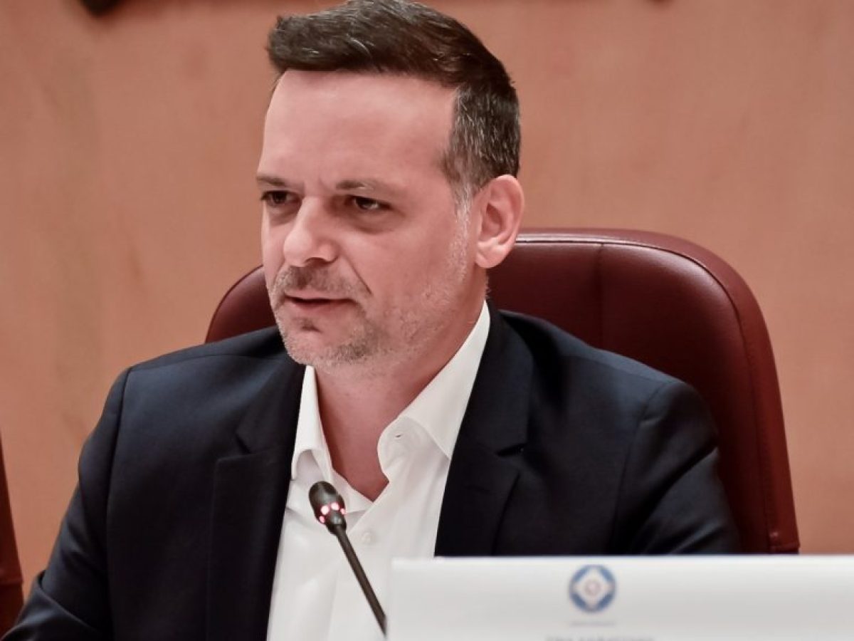 &Alpha;&iota;&chi;&mu;έ&sigmaf; &Delta;&omicron;ύ&kappa;&alpha; &gamma;&iota;&alpha; &Alpha;&nu;&delta;&rho;&omicron;&upsilon;&lambda;ά&kappa;&eta;: &laquo;&Epsilon;ί&mu;&alpha;&sigma;&tau;&epsilon; &kappa;&alpha;&theta;&eta;&lambda;&omega;&mu;έ&nu;&omicron;&iota;, &nu;&alpha; &alpha;&lambda;&lambda;ά&xi;&epsilon;&iota; &eta; &sigma;&tau;&rho;&alpha;&tau;&eta;&gamma;&iota;&kappa;ή&raquo; &ndash; &Tau;&iota; &lambda;έ&epsilon;&iota; &gamma;&iota;&alpha; &pi;&rho;&omicron;&omicron;&delta;&epsilon;&upsilon;&tau;&iota;&kappa;ή &delta;&iota;&alpha;&kappa;&upsilon;&beta;έ&rho;&nu;&eta;&sigma;&eta; &kappa;&alpha;&iota; &delta;&iota;