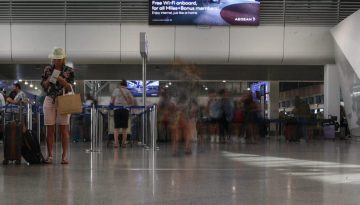 &Epsilon;&kappa;&tau;&epsilon;&theta;&epsilon;&iota;&mu;έ&nu;&eta; &eta; &Epsilon;&lambda;&lambda;ά&delta;&alpha; &gamma;&iota;&alpha; &tau;&iota;&sigmaf; &kappa;&alpha;&theta;&upsilon;&sigma;&tau;&epsilon;&rho;ή&sigma;&epsilon;&iota;&sigmaf; &sigma;&tau;&omicron;&nu; &epsilon;&kappa;&sigma;&upsilon;&gamma;&chi;&rho;&omicron;&nu;&iota;&sigma;&mu;ό &tau;&omega;&nu; &tau;&rho;έ&nu;&omega;&nu; &kappa;&alpha;&iota; &tau;&eta;&sigmaf; &alpha;&epsilon;&rho;&omicron;&nu;&alpha;&upsilon;&tau;&iota;&lambda;ί&alpha;&sigmaf;