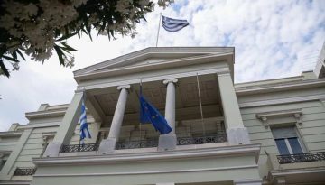 &Epsilon;&lambda;&beta;&epsilon;&tau;ί&alpha;: &Sigma;&upsilon;&lambda;&lambda;&eta;&pi;&eta;&tau;ή&rho;&iota;&alpha; &Upsilon;&Pi;&Epsilon;&Xi; &gamma;&iota;&alpha; &tau;&omicron; &Kappa;&rho;&alpha;&nu; &Mu;&omicron;&nu;&tau;&alpha;&nu;ά &ndash; &laquo;&Pi;&alpha;&rho;&alpha;&kappa;&omicron;&lambda;&omicron;&upsilon;&theta;&omicron;ύ&mu;&epsilon; &sigma;&tau;&epsilon;&nu;ά &tau;&eta;&nu; &kappa;&alpha;&tau;ά&sigma;&tau;&alpha;&sigma;&eta;&raquo;