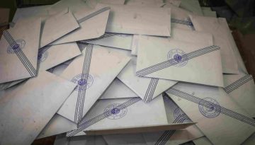 Επιστολική ψήφο στους εκτός Ελλάδας εκλογείς και ορισμός τριεδρικής εκλογικής περιφέρειας – Τι ανακοινώθηκε