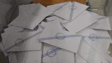 Επιστολική ψήφος στις βουλευτικές εκλογές: Η πρόταση της κυβέρνησης για τους απόδημους, τι αλλάζει στις έδρες