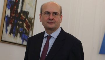 Επίθεση Χατζηδάκη στους αγρότες: «Μέσα στο 2025 δόθηκαν 3,8 δισ. – Δεν υπάρχουν δικαιολογίες για να μην προσέρχονται στον