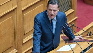 &Epsilon;&pi;ί&theta;&epsilon;&sigma;&eta; &Gamma;&epsilon;&omega;&rho;&gamma;&iota;ά&delta;&eta; &sigma;&epsilon; &Beta;&alpha;&rho;&omicron;&upsilon;&phi;ά&kappa;&eta;: &laquo;&Rho;&epsilon; &kappa;&alpha;&rho;&alpha;&gamma;&kappa;&iota;ό&zeta;&eta;, &nu;ά&rho;&kappa;&iota;&sigma;&sigma;&epsilon;, &sigma;&tau;&alpha;&mu;ά&tau;&alpha; &nu;&alpha; &lambda;&epsilon;&sigmaf; &beta;&lambda;&alpha;&kappa;&epsilon;ί&epsilon;&sigmaf;&raquo;