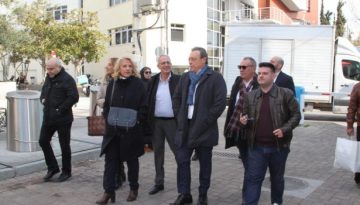 &Phi;ά&mu;&epsilon;&lambda;&lambda;&omicron;&sigmaf;: &Eta; &Alpha;&rho;&iota;&sigma;&tau;&epsilon;&rho;ά &epsilon;ί&nu;&alpha;&iota; &tau;&omicron; &laquo;&epsilon;&mu;&epsilon;ί&sigmaf;&raquo; &tau;&eta;&sigmaf; &kappa;&omicron;&iota;&nu;&omega;&nu;ί&alpha;&sigmaf; &ndash; &Omicron; &Mu;&eta;&tau;&sigma;&omicron;&tau;ά&kappa;&eta;&sigmaf; &epsilon;&xi;&alpha;&sigma;&phi;&alpha;&lambda;ί&zeta;&epsilon;&iota; &mu;ό&nu;&omicron; &tau;&alpha; &upsilon;&pi;&epsilon;&rho;&kappa;έ&rho;&delta;&eta; &tau;&omega;&nu; &gamma;&alpha;&lambda;ά&zeta;&iota;&omega;&nu; &alpha;&kappa;&rho;ί&delta;&omega;&nu;