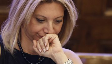 &Gamma;&epsilon;&omega;&rho;&gamma;&iota;ά&delta;&eta;&sigmaf;: &laquo;&Alpha;&kappa;&rho;&omicron;&delta;&epsilon;&xi;&iota;ά&raquo; &eta; &theta;έ&sigma;&eta; &tau;&eta;&sigmaf; &Kappa;&alpha;&rho;&upsilon;&sigma;&tau;&iota;&alpha;&nu;&omicron;ύ &sigma;&tau;&alpha; &epsilon;&theta;&nu;&iota;&kappa;ά &theta;έ&mu;&alpha;&tau;&alpha; &ndash; &Sigma;&tau;&eta;&nu; ί&delta;&iota;&alpha; &gamma;&rho;&alpha;&mu;&mu;ή &kappa;&alpha;&iota; &omicron; &Kappa;&alpha;&rho;&alpha;&nu;ί&kappa;&alpha;&sigmaf;