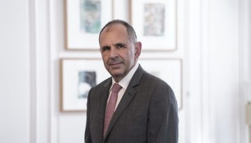 &Gamma;&epsilon;&rho;&alpha;&pi;&epsilon;&tau;&rho;ί&tau;&eta;&sigmaf; &gamma;&iota;&alpha; &Iota;&rho;ά&nu;: &laquo;&Eta; &theta;&alpha;&nu;&alpha;&tau;&iota;&kappa;ή &pi;&omicron;&iota;&nu;ή &sigma;&epsilon; &beta;ά&rho;&omicron;&sigmaf; &nu;έ&omega;&nu; &alpha;&nu;&theta;&rho;ώ&pi;&omega;&nu; &alpha;&pi;&omicron;&tau;&epsilon;&lambda;&epsilon;ί ό&nu;&epsilon;&iota;&delta;&omicron;&sigmaf;&raquo;
