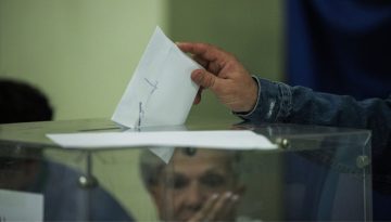 Γκάλοπ GPO: Μικρή ενίσχυση για ΝΔ, ελαφρά πτώση για ΠΑΣΟΚ, Καρυστιανού με δυνητική ψήφο στο 22,8% – στο 17,5% για Τσίπρα