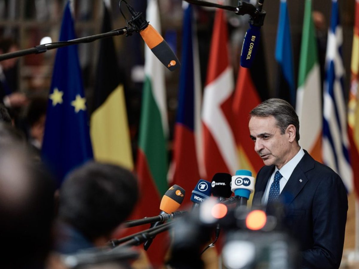 &Eta; &Alpha;&theta;ή&nu;&alpha; &kappa;&omicron;&iota;&tau;ά&zeta;&epsilon;&iota; &sigma;&tau;&eta; &laquo;&sigma;&tau;&rho;&alpha;&tau;&eta;&gamma;&iota;&kappa;ή &sigma;&chi;έ&sigma;&eta;&raquo; &tau;&eta;&sigmaf; &mu;&epsilon; &tau;&eta;&nu; &Omicron;&upsilon;ά&sigma;&iota;&gamma;&kappa;&tau;&omicron;&nu; &kappa;&alpha;&iota; &sigma;&tau;&eta; &laquo;&sigma;&tau;&rho;&alpha;&tau;&eta;&gamma;&iota;&kappa;ή &alpha;&upsilon;&tau;&omicron;&nu;&omicron;&mu;ί&alpha;&raquo; &tau;&eta;&sigmaf; &Epsilon;&upsilon;&rho;ώ&pi;&eta;&sigmaf;